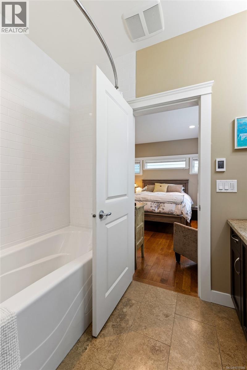  2324 Malaview Avenue, Sidney