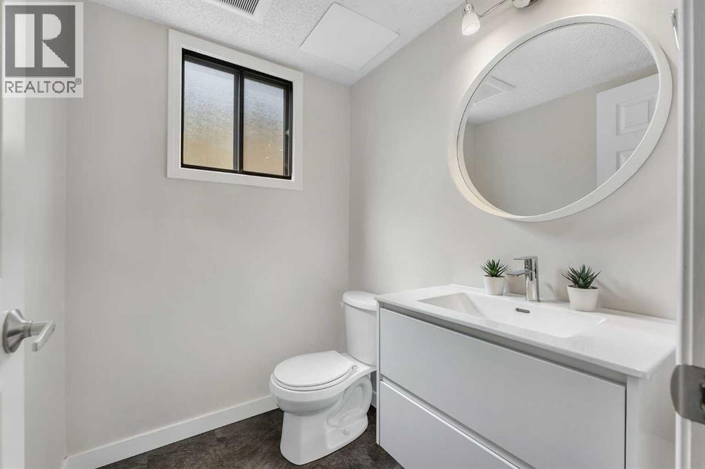 Single Family House for Sale in  Edgeford Way NW Edgemont Calgary 