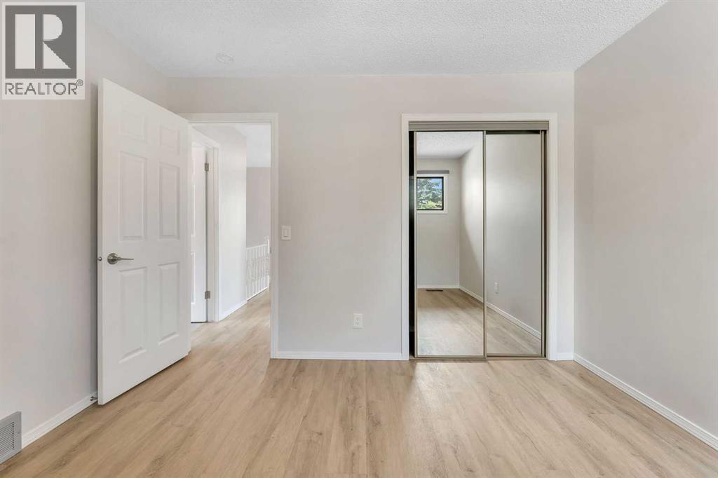 Single Family House for Sale in  Edgeford Way NW Edgemont Calgary 