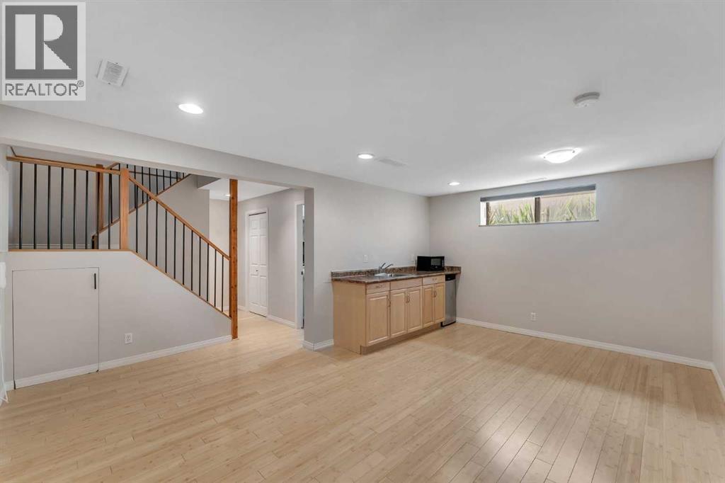 Single Family House for Sale in  Edgeford Way NW Edgemont Calgary 