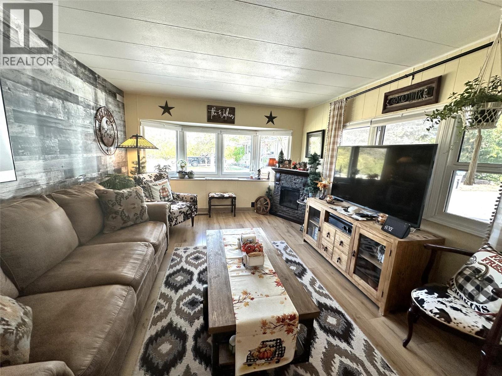 146 WILLOW Court Unit# 6B, Oliver