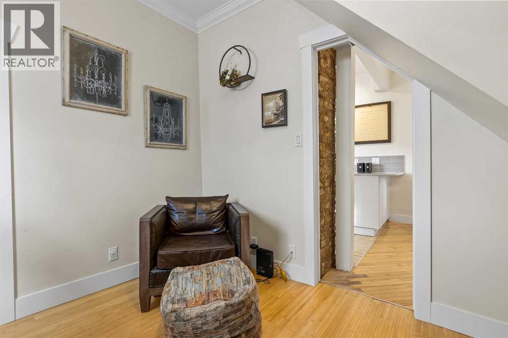 Single Family House for Sale in   Avenue NW West Hillhurst Calgary 