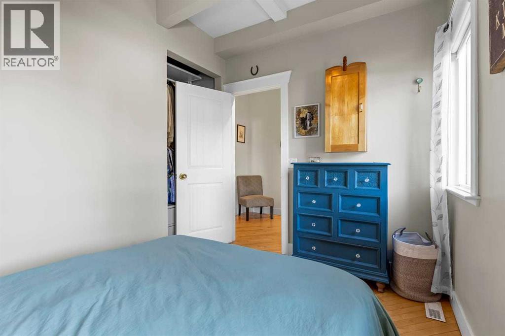 Single Family House for Sale in   Avenue NW West Hillhurst Calgary 