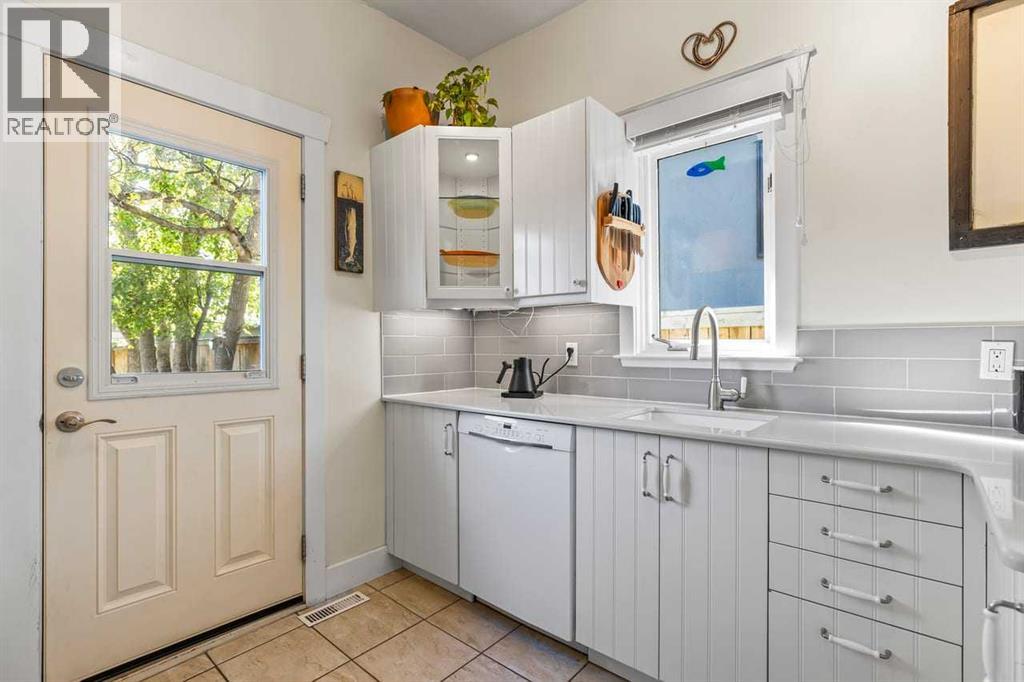 Single Family House for Sale in   Avenue NW West Hillhurst Calgary 