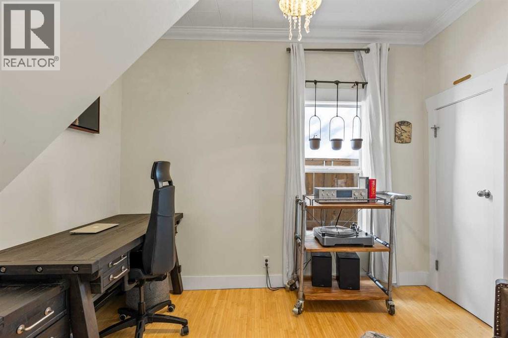 Single Family House for Sale in   Avenue NW West Hillhurst Calgary 