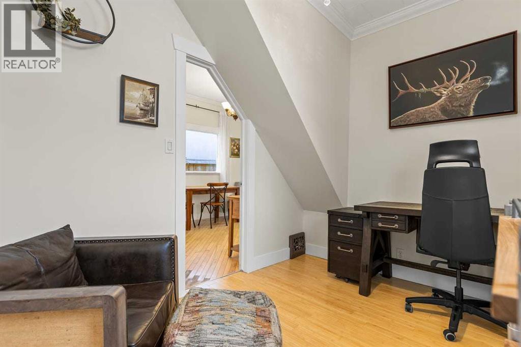 Single Family House for Sale in   Avenue NW West Hillhurst Calgary 