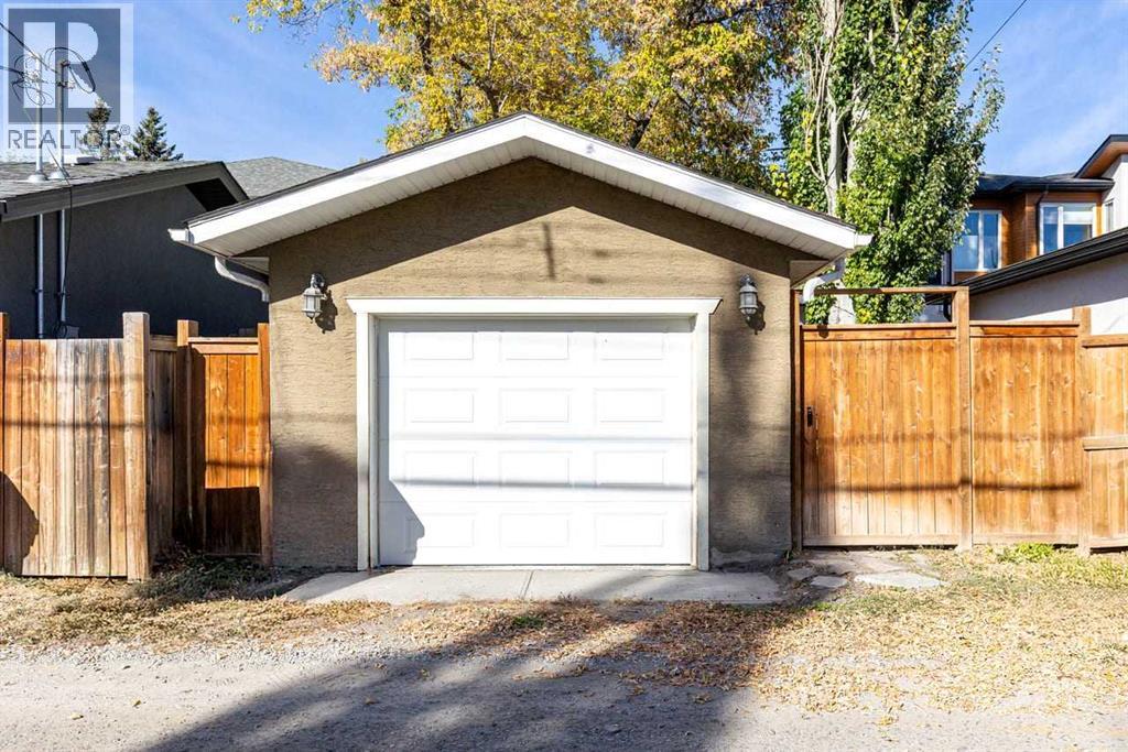 Single Family House for Sale in   Avenue NW West Hillhurst Calgary 