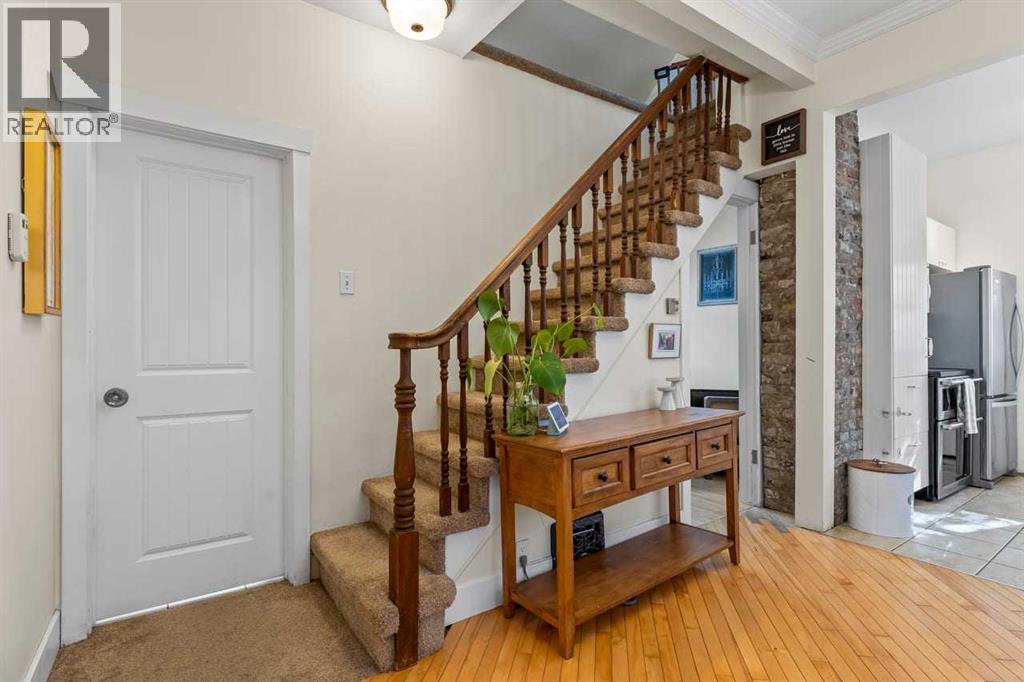 Single Family House for Sale in   Avenue NW West Hillhurst Calgary 