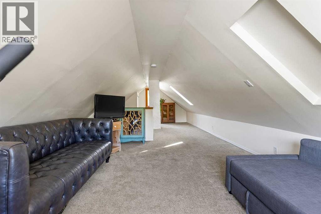 Single Family House for Sale in   Avenue NW West Hillhurst Calgary 