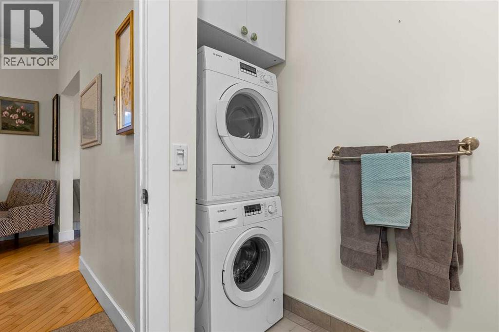 Single Family House for Sale in   Avenue NW West Hillhurst Calgary 