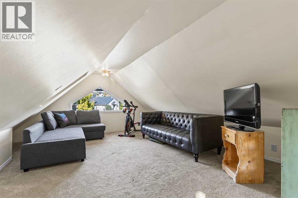 Single Family House for Sale in   Avenue NW West Hillhurst Calgary 