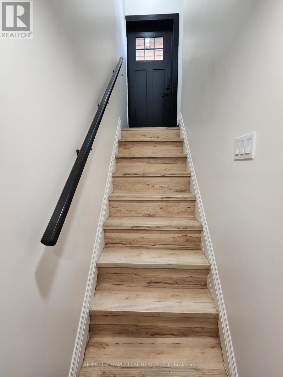 Single Family House for Sale in  MONTROSE AVENUE Hamilton (Rosedale) 