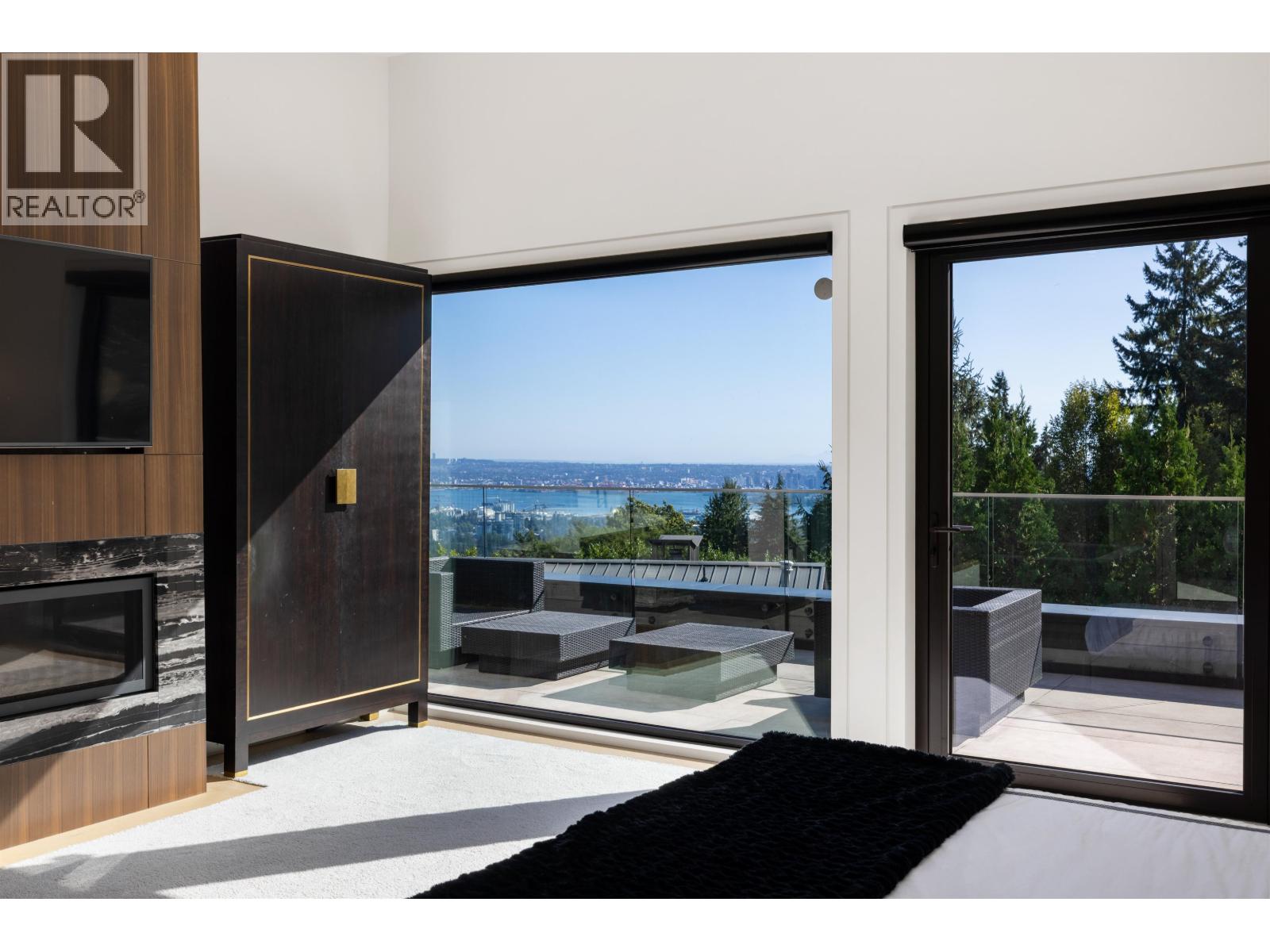 1050 KING GEORGES WAY, West Vancouver