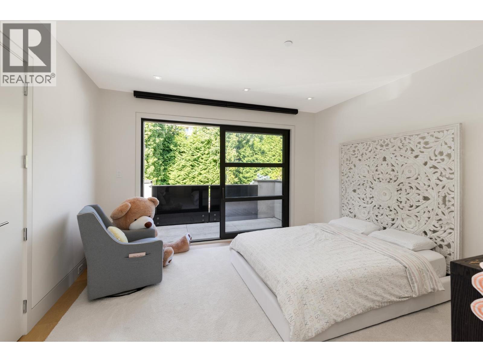 1050 KING GEORGES WAY, West Vancouver