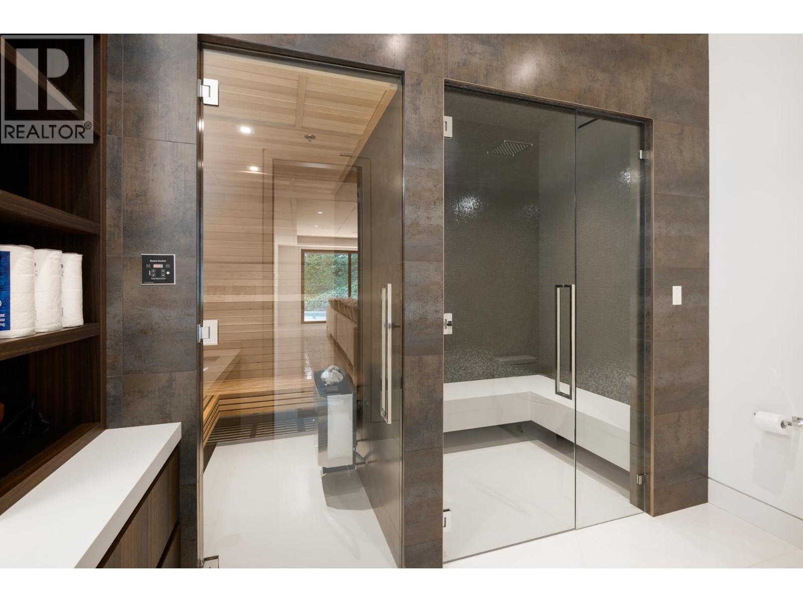 1050 KING GEORGES WAY, West Vancouver