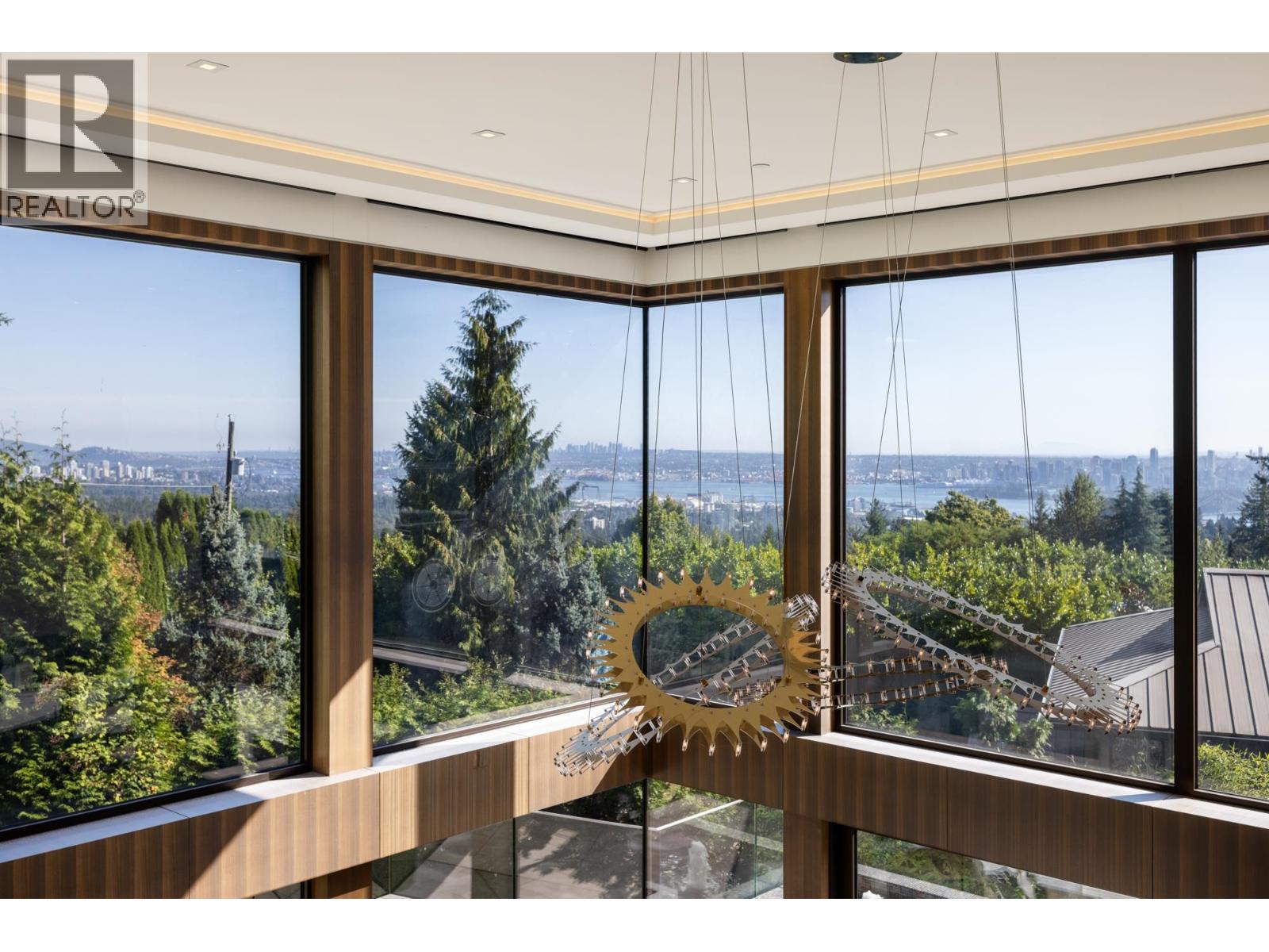 1050 KING GEORGES WAY, West Vancouver