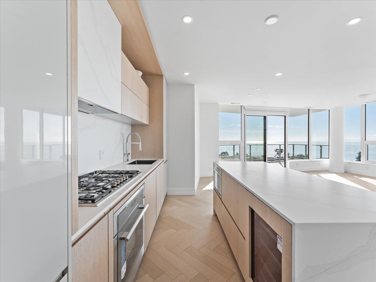 705 1342 JOHNSTON ROAD, White Rock