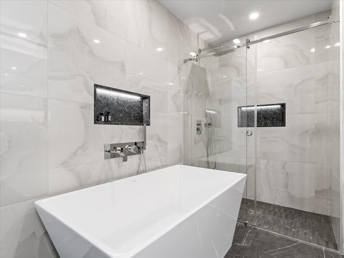 705 1342 JOHNSTON ROAD, White Rock