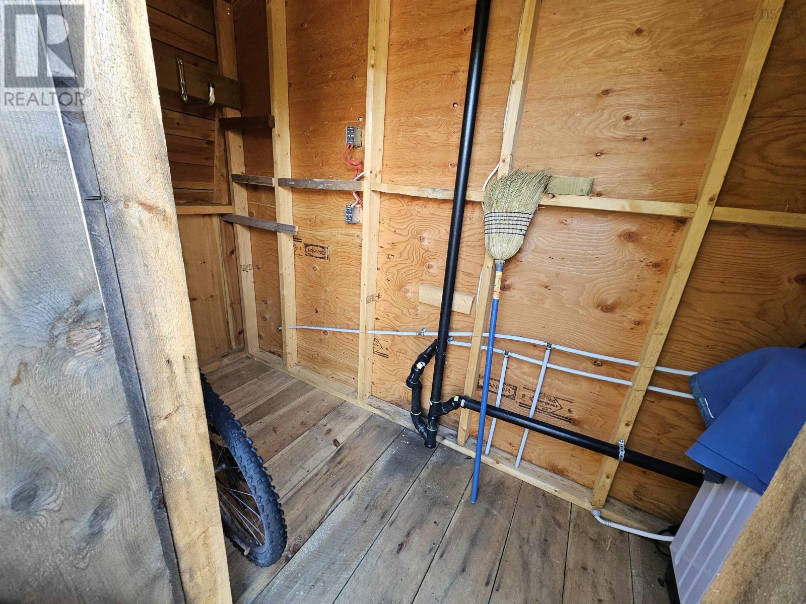 Property 43 of 45 of 2576 East Sable Road