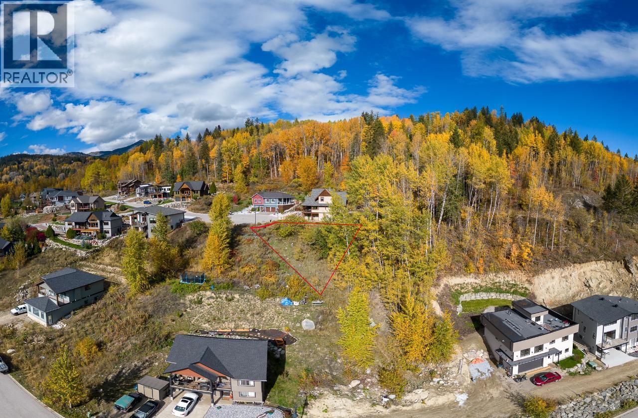 1021 SILVERTIP Road, Rossland