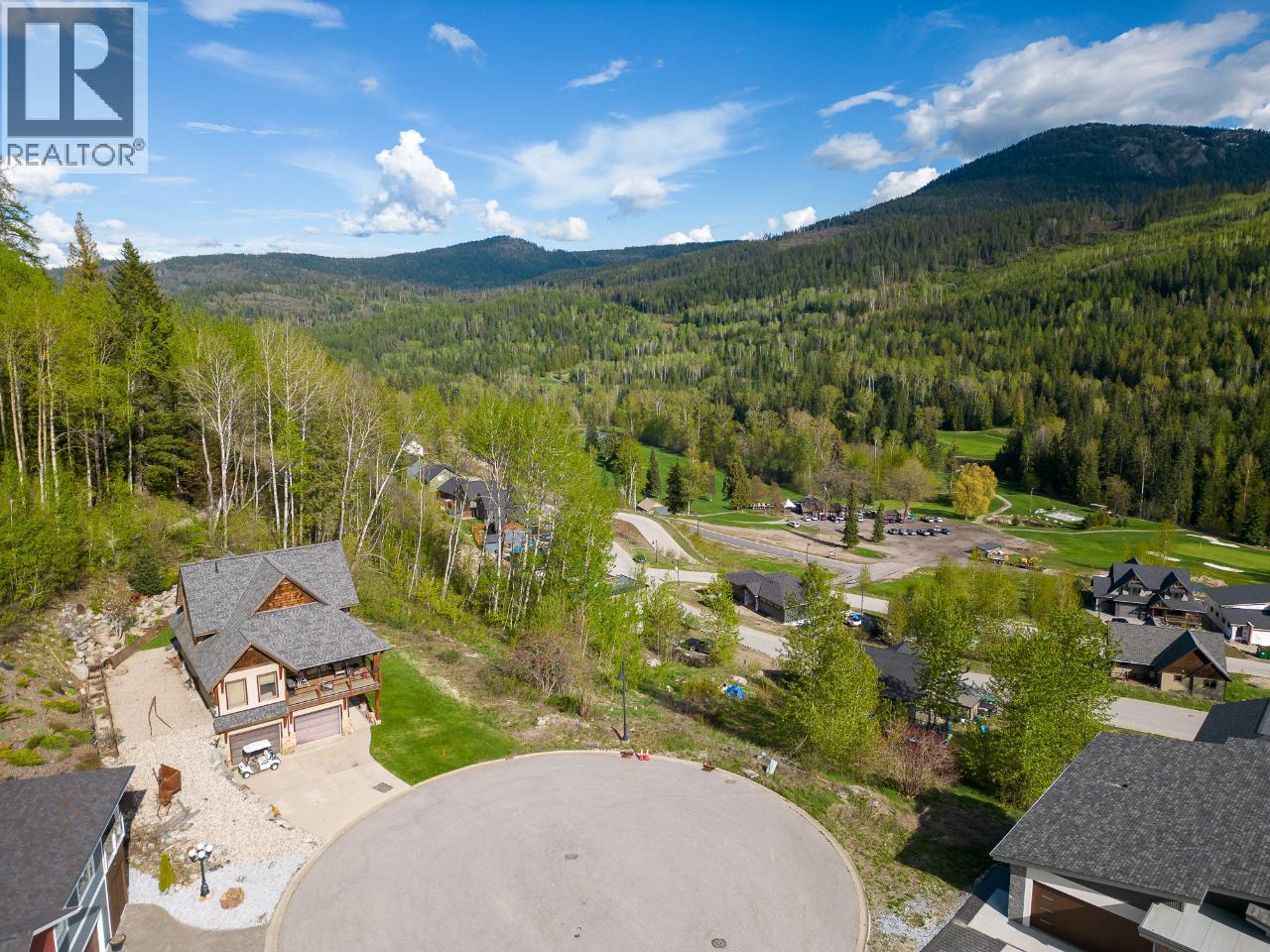 1021 SILVERTIP Road, Rossland