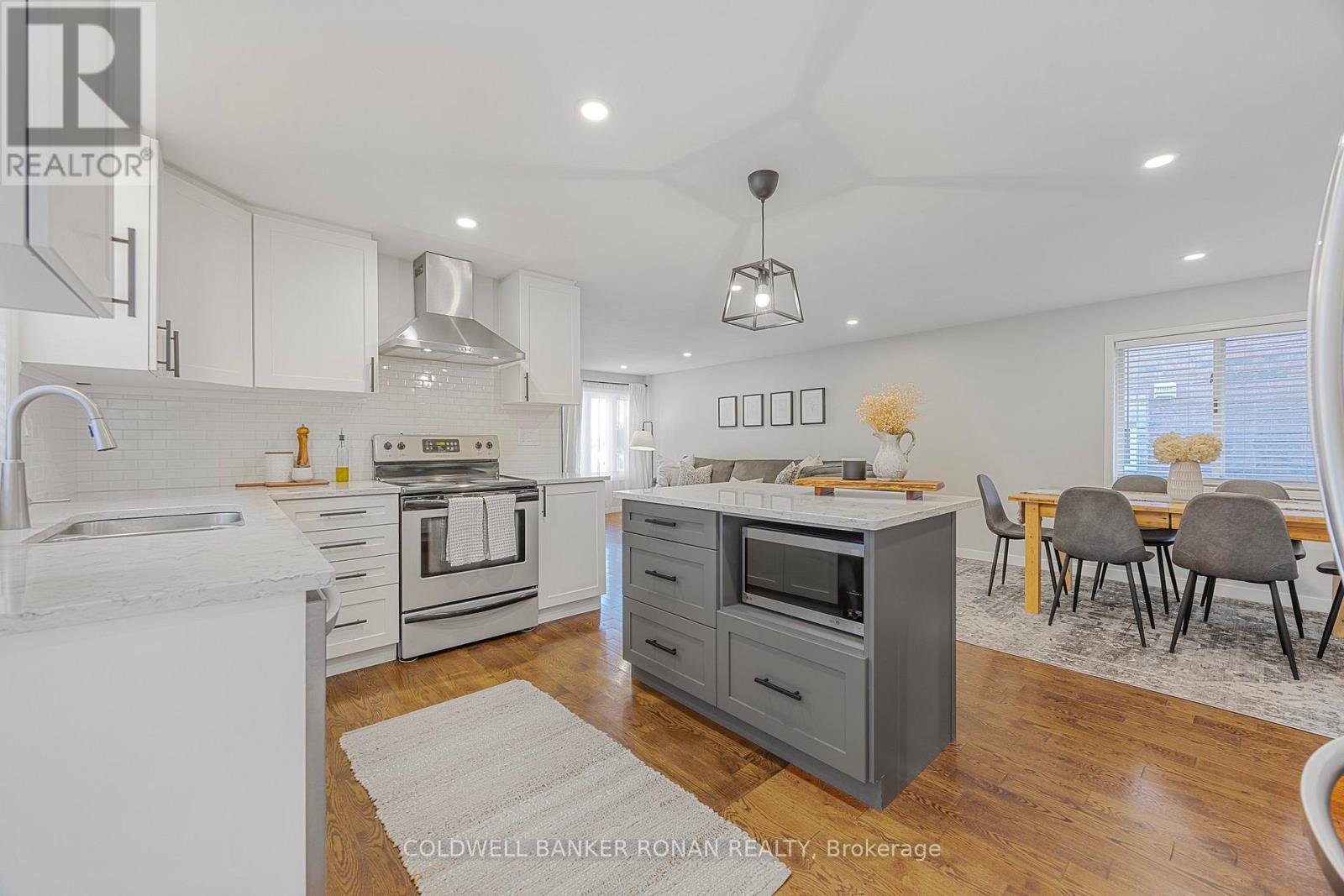 Single Family House Raised bungalow for Sale in  FERGUSON DRIVE Barrie (Northwest) 