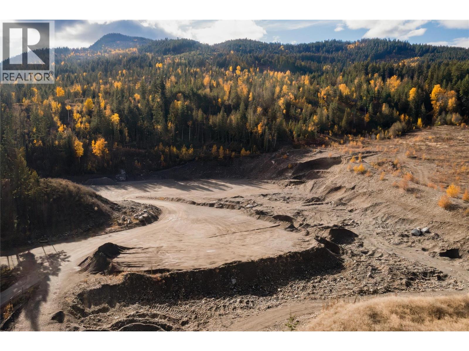 8336 Skimikin Road, Chase