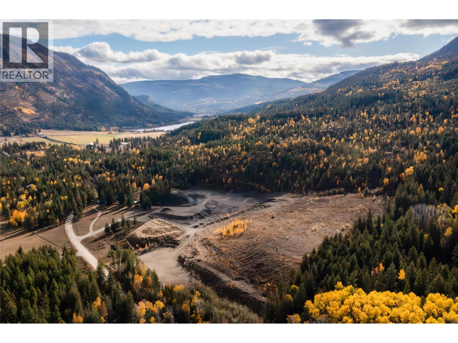 8336 Skimikin Road, Chase