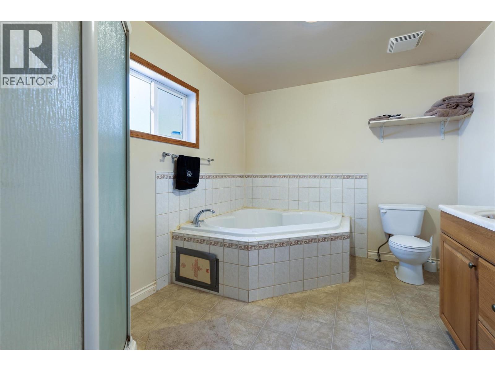 8336 Skimikin Road, Chase