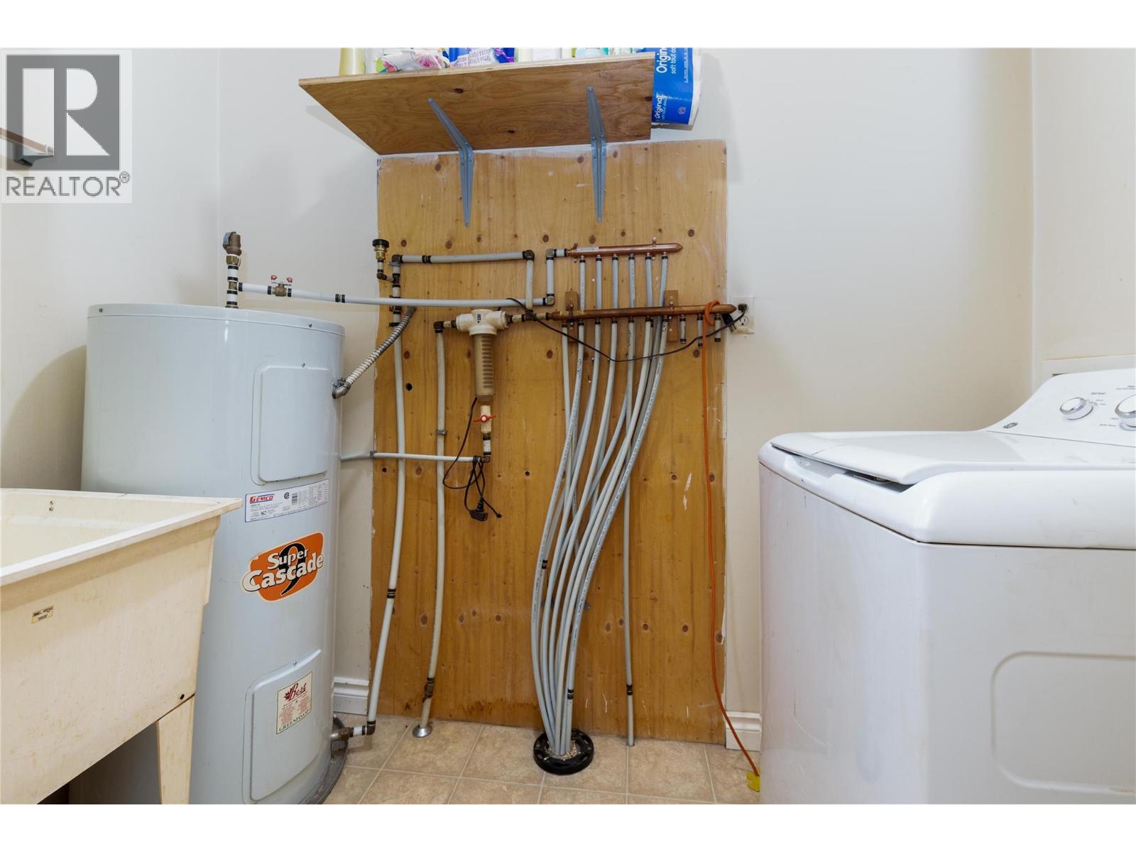 8336 Skimikin Road, Chase