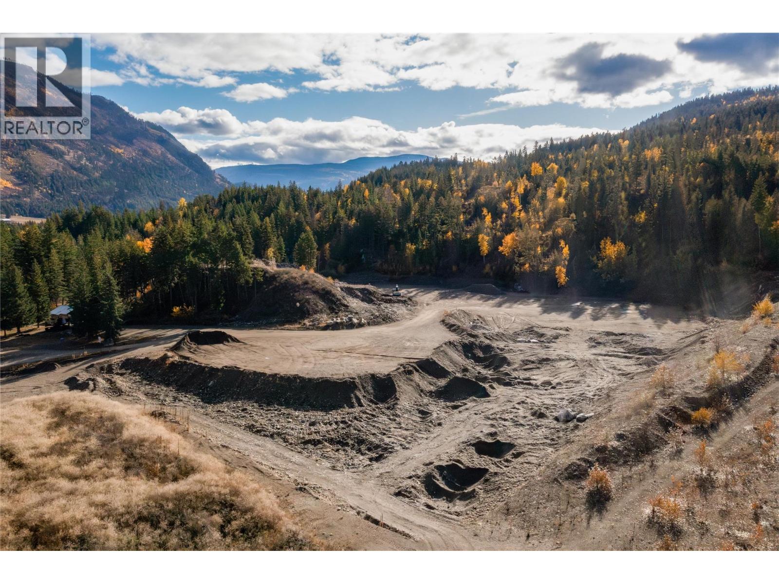 8336 Skimikin Road, Chase