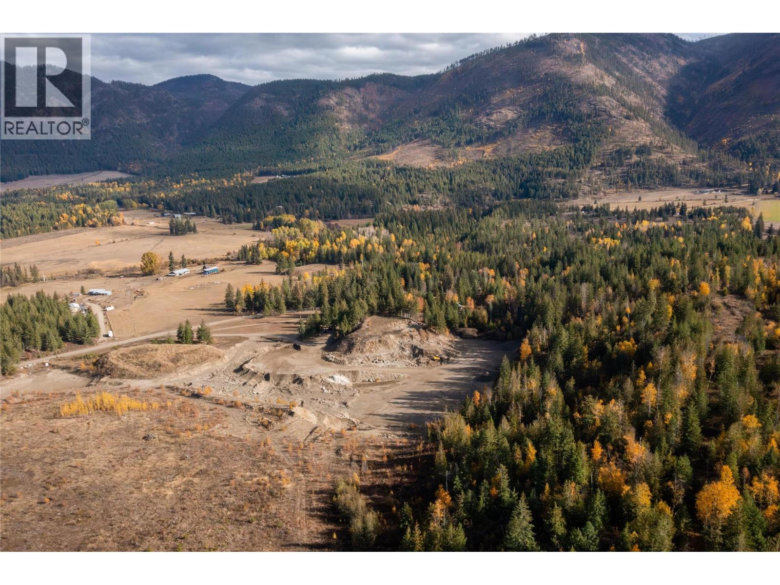 8336 Skimikin Road, Chase