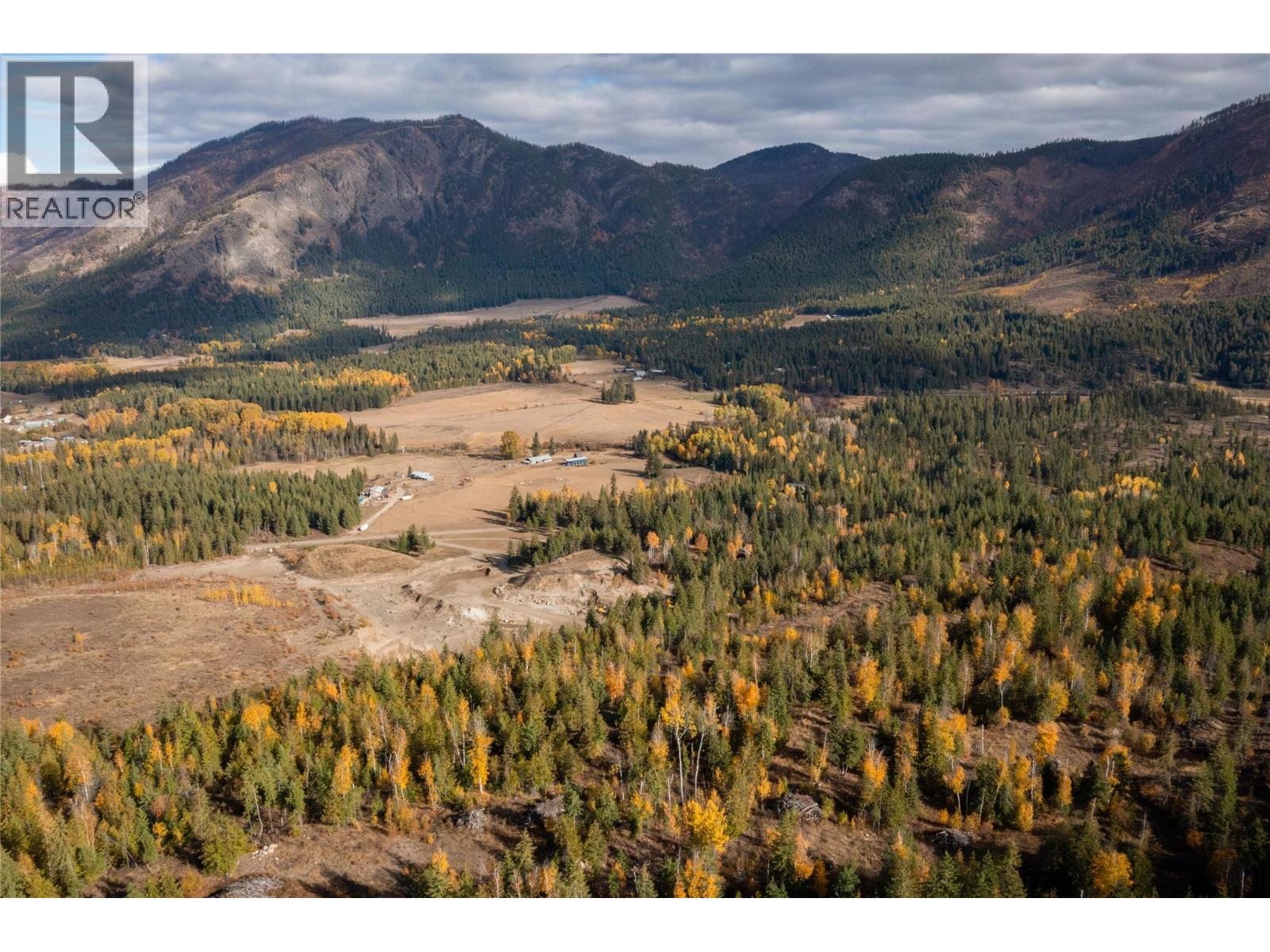 8336 Skimikin Road, Chase