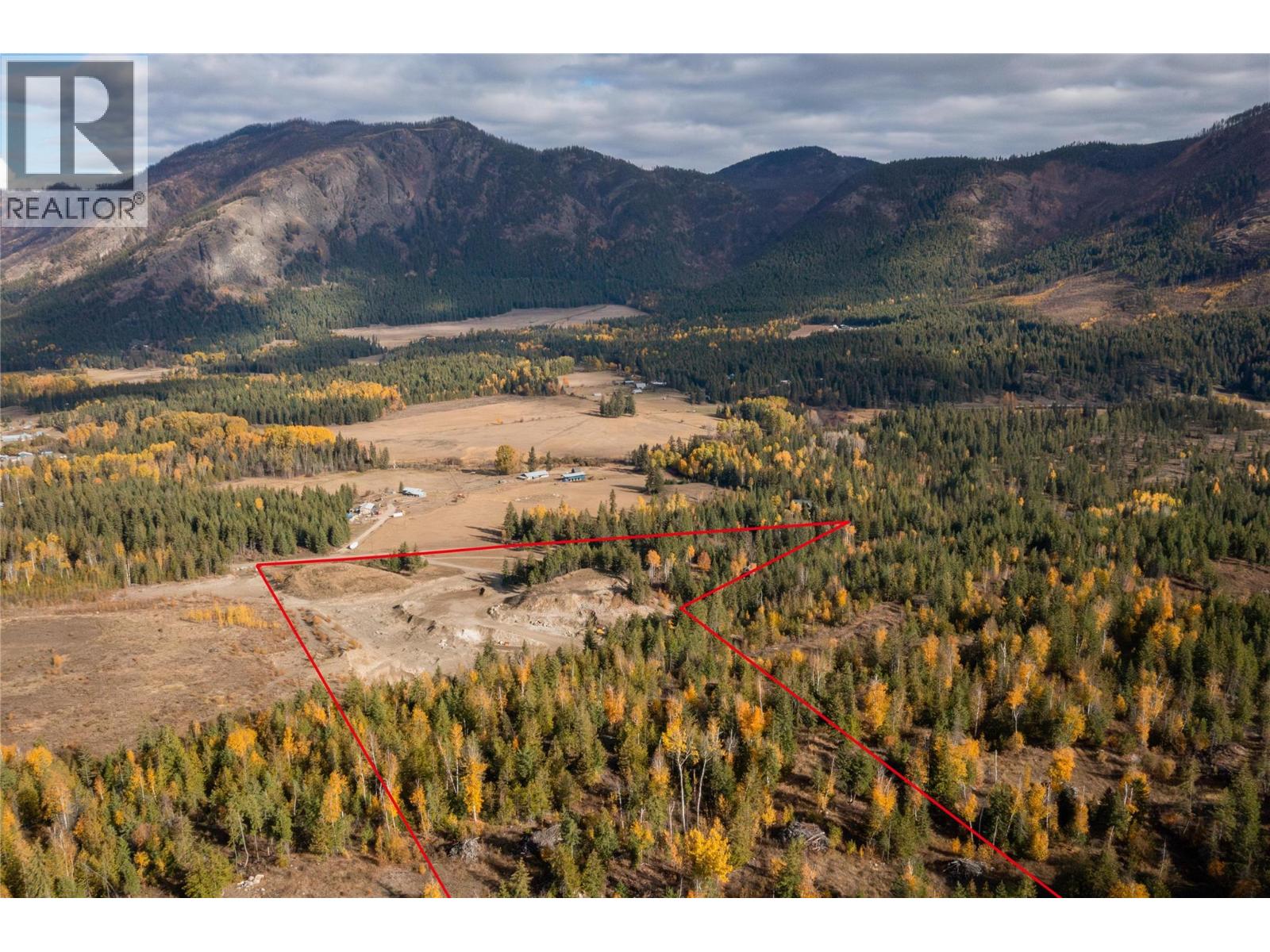 8336 Skimikin Road, Chase