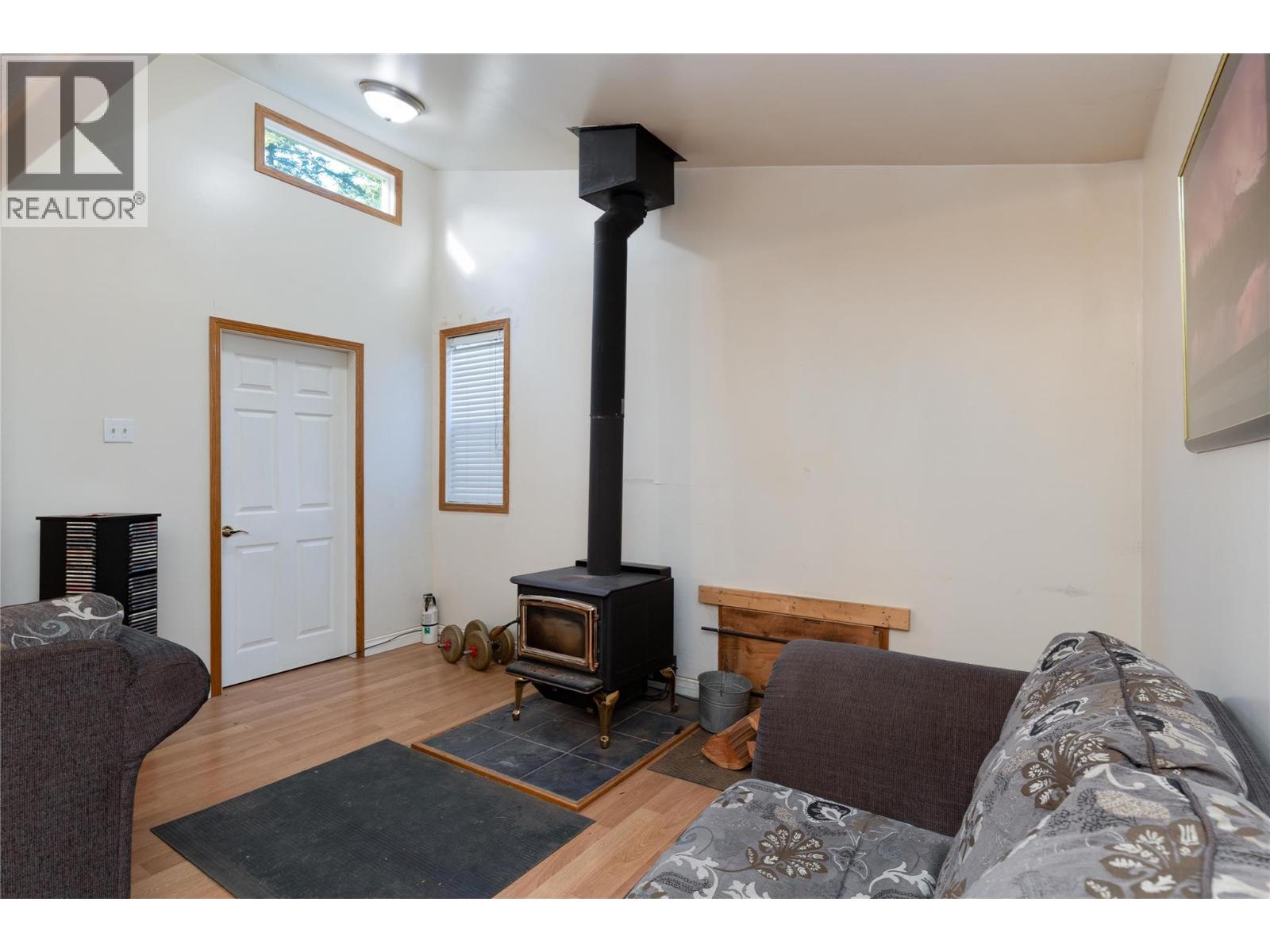 8336 Skimikin Road, Chase