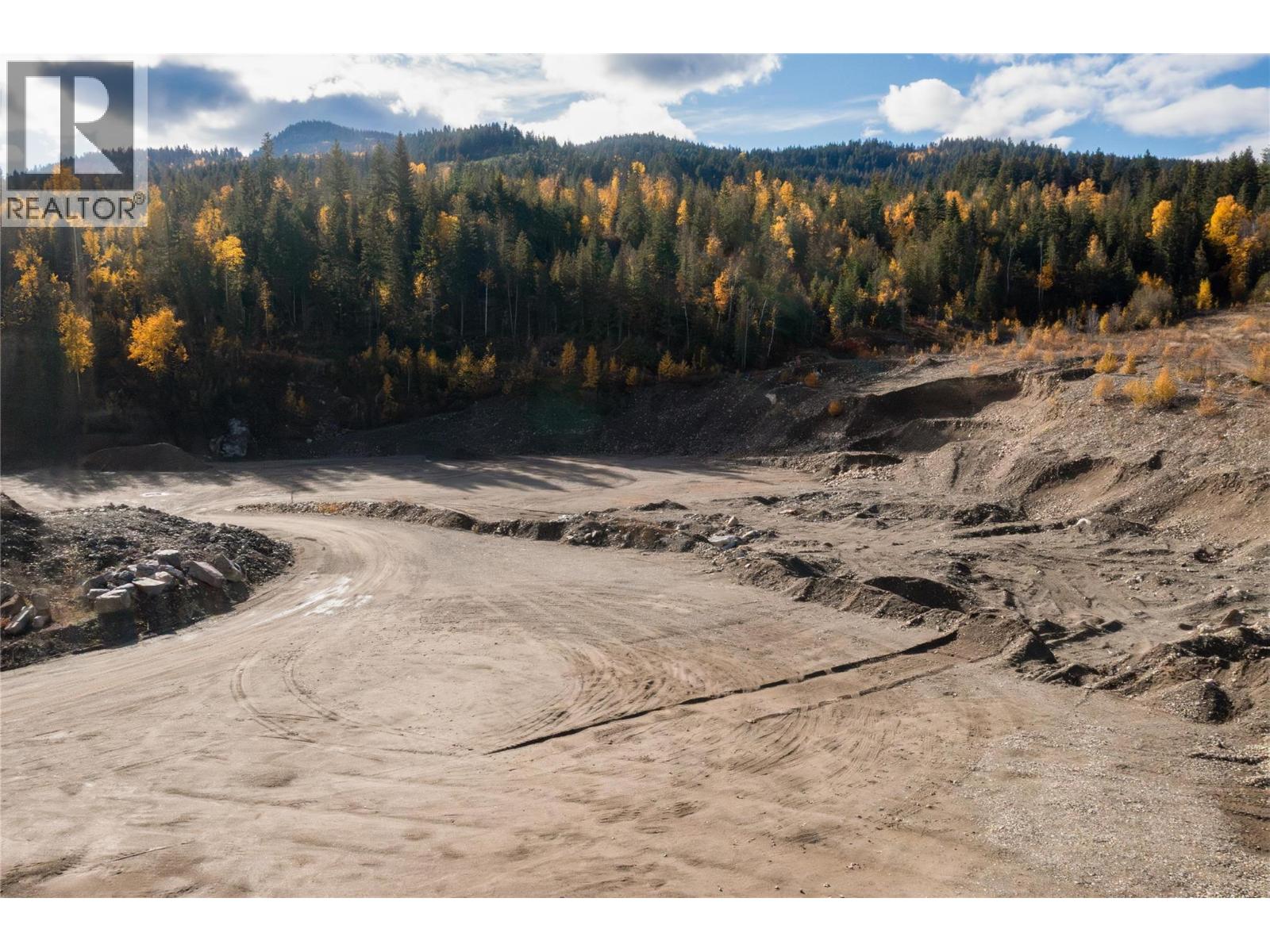 8336 Skimikin Road, Chase