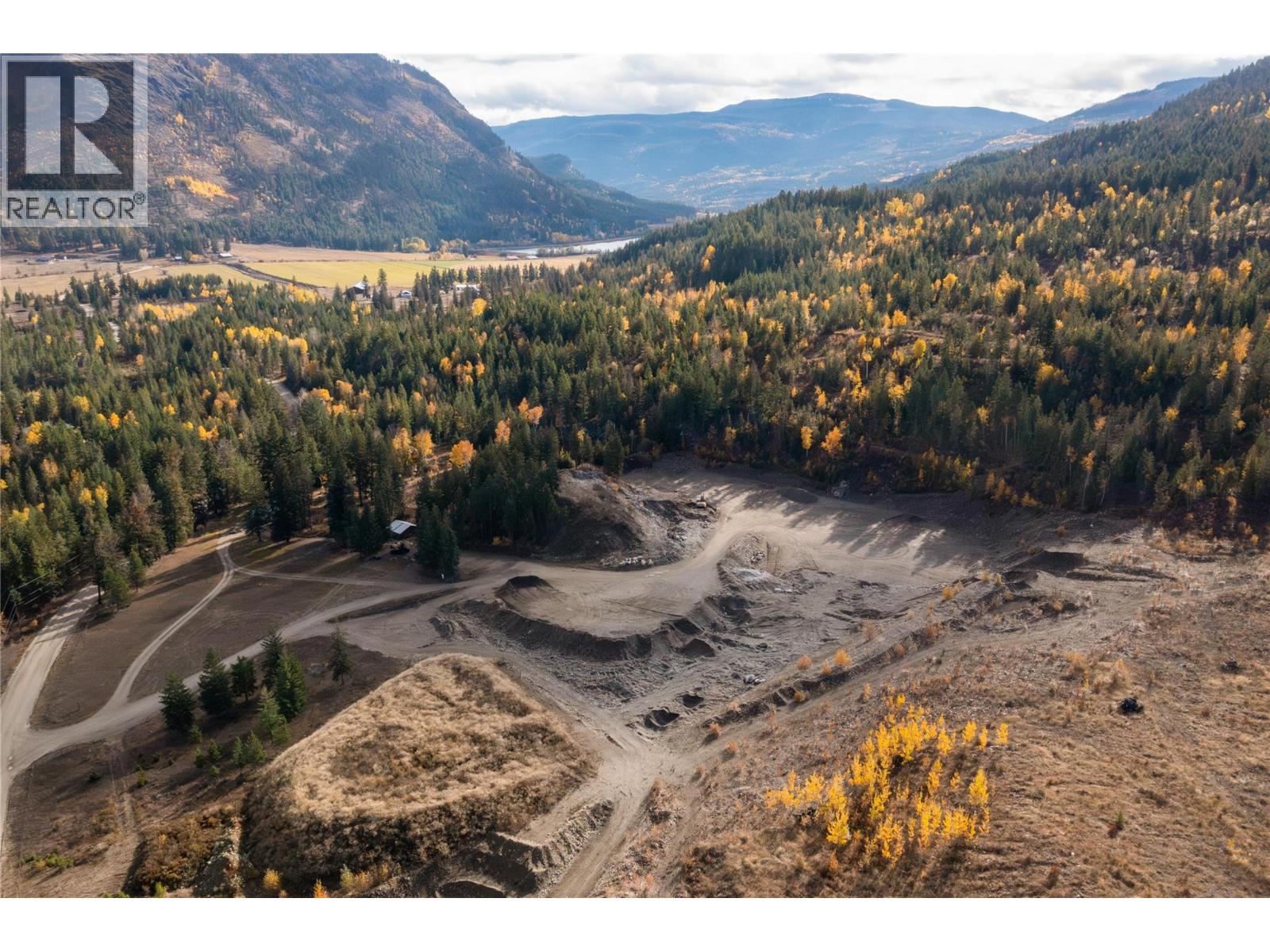 8336 Skimikin Road, Chase