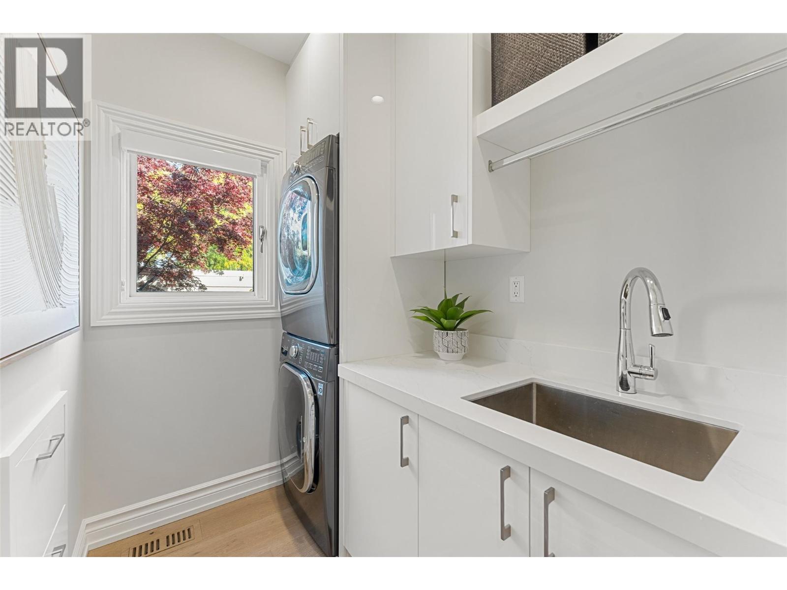 9 2368 Abbott Street, Kelowna