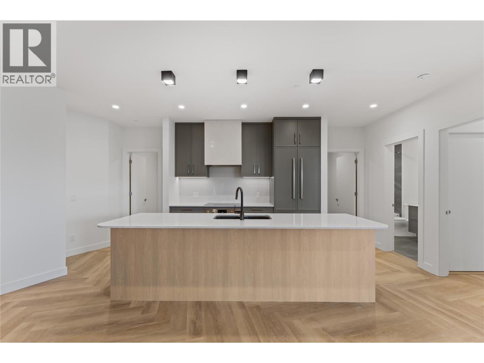 414 3340 Lakeshore Drive, Kelowna