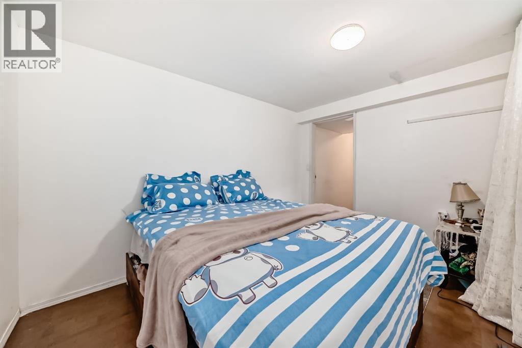 Single Family House Bi-level for Sale in   Avenue NE Abbeydale Calgary 