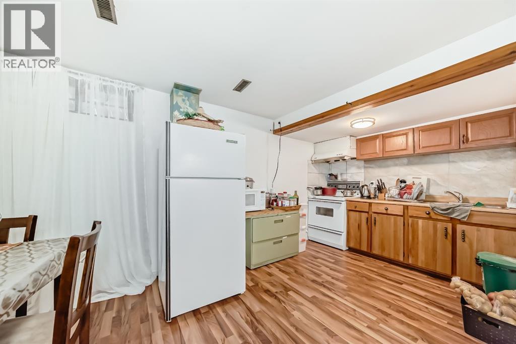 Single Family House Bi-level for Sale in   Avenue NE Abbeydale Calgary 