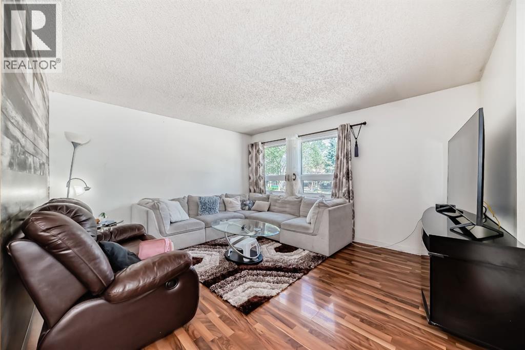 Single Family House Bi-level for Sale in   Avenue NE Abbeydale Calgary 