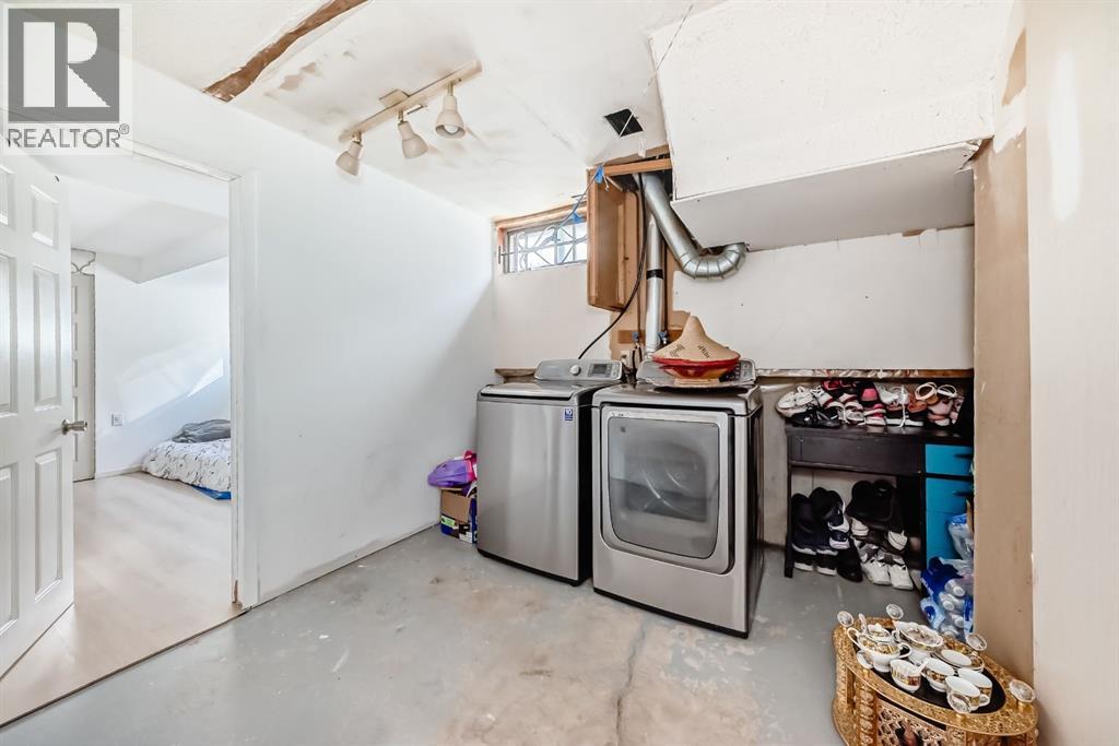 Single Family House Bi-level for Sale in   Avenue NE Abbeydale Calgary 