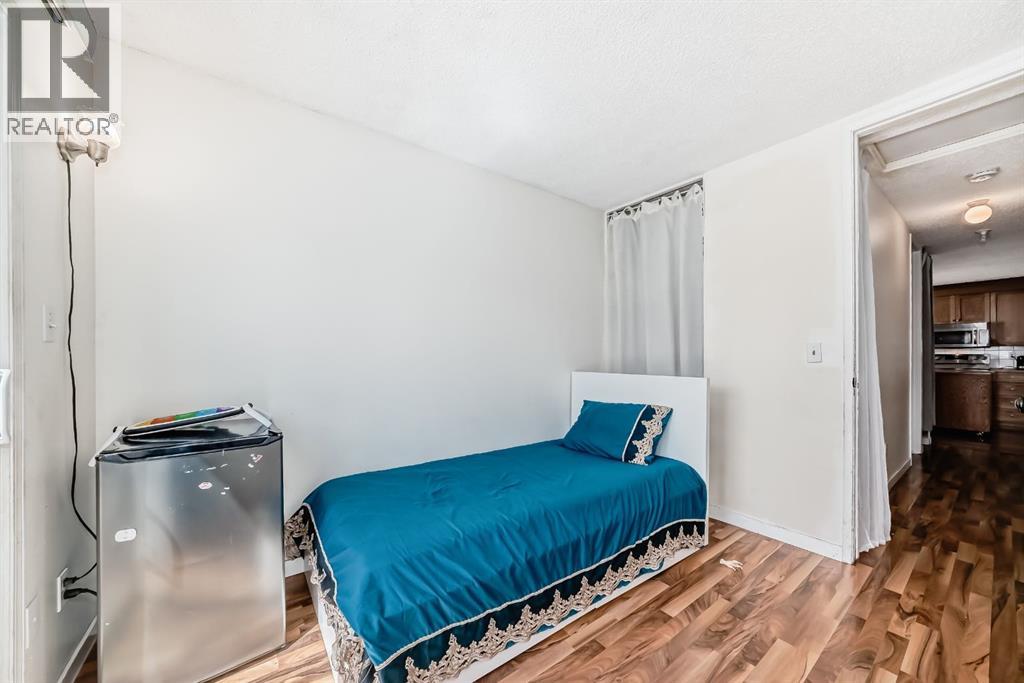 Single Family House Bi-level for Sale in   Avenue NE Abbeydale Calgary 