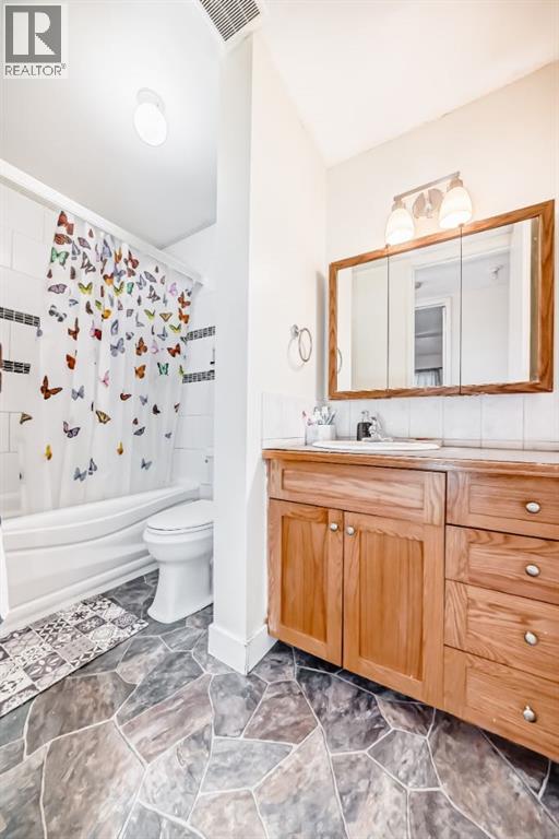 Single Family House Bi-level for Sale in   Avenue NE Abbeydale Calgary 