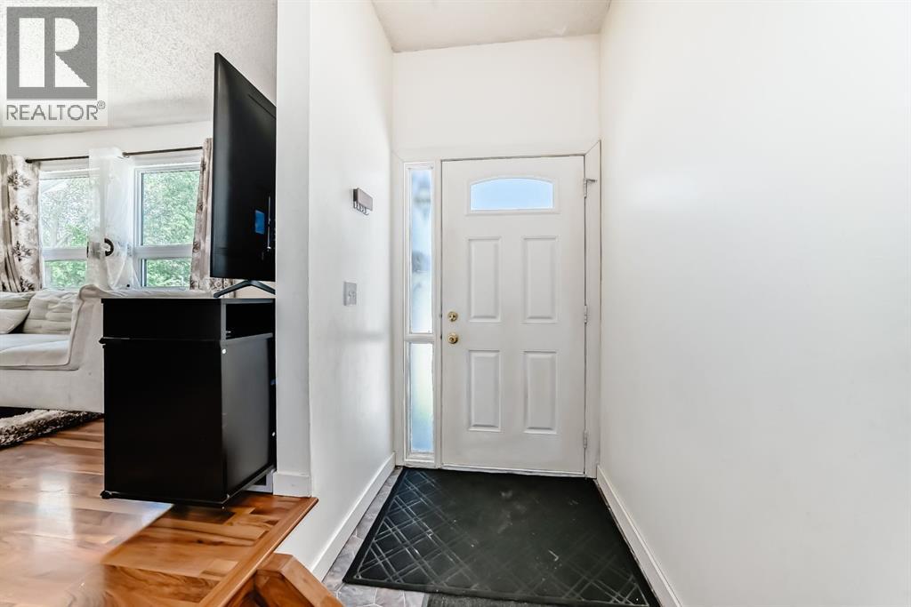 Single Family House Bi-level for Sale in   Avenue NE Abbeydale Calgary 