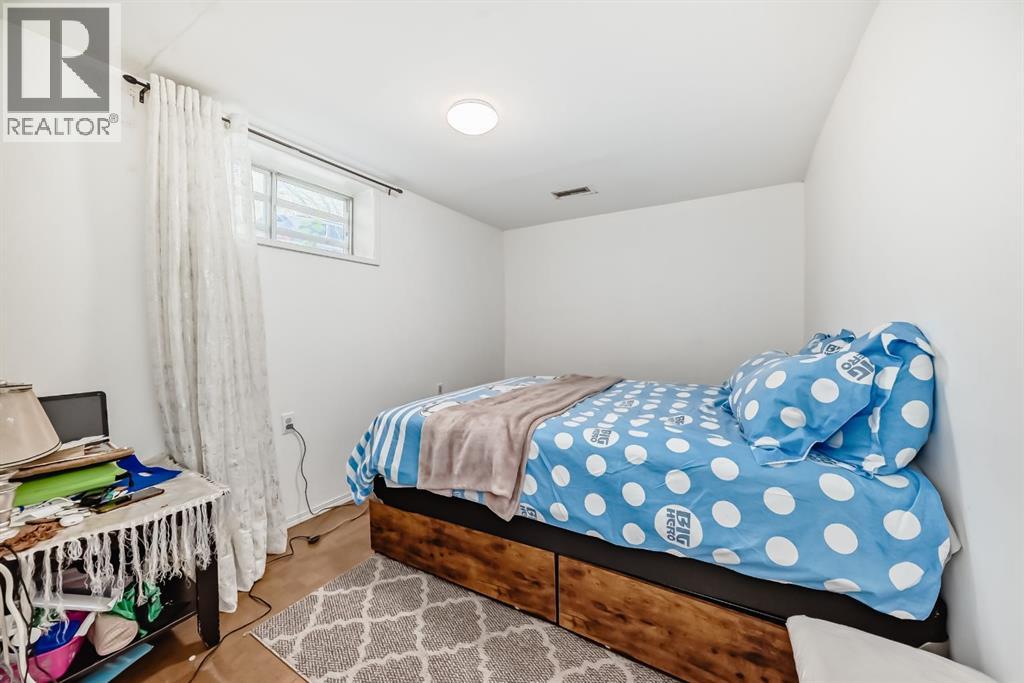 Single Family House Bi-level for Sale in   Avenue NE Abbeydale Calgary 