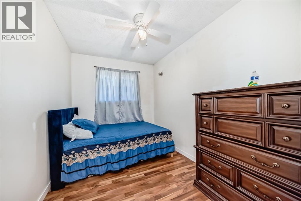 Single Family House Bi-level for Sale in   Avenue NE Abbeydale Calgary 