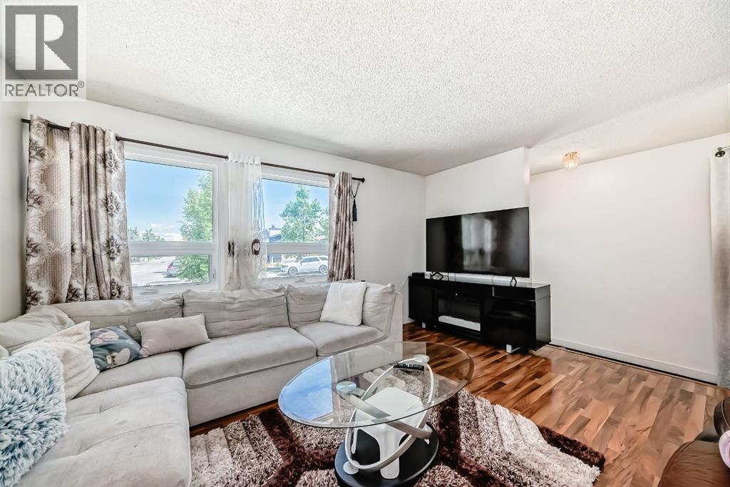 Single Family House Bi-level for Sale in   Avenue NE Abbeydale Calgary 