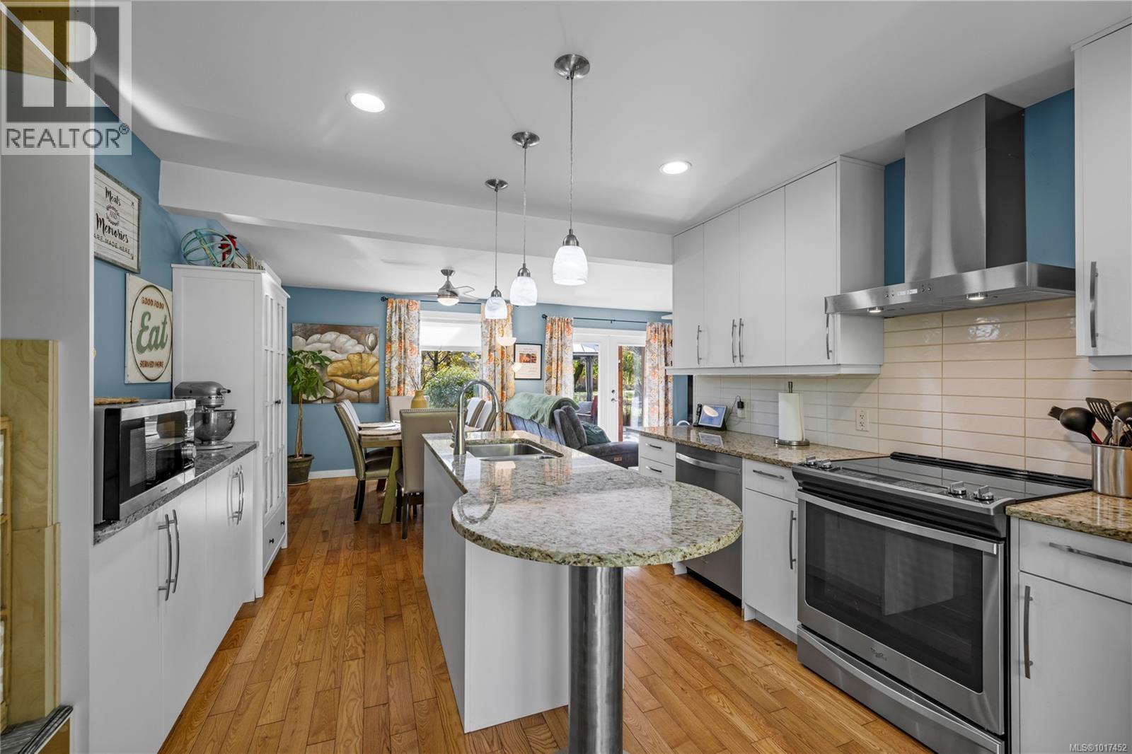 2920 Marshall Rd, Qualicum Beach